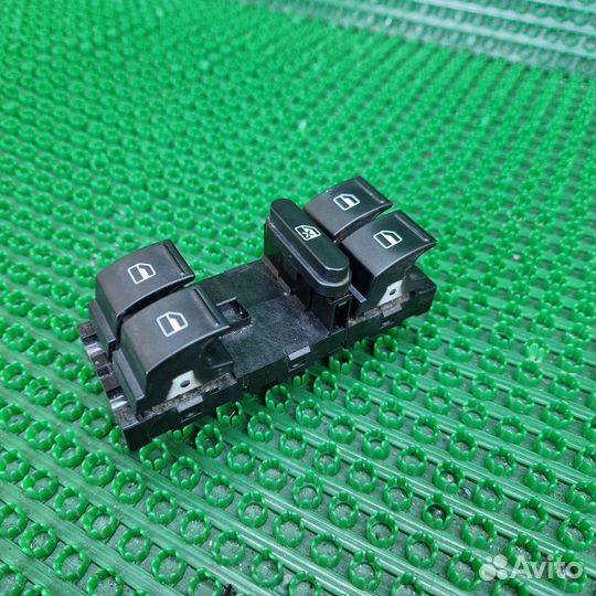 Блок управления стеклоподъемниками передней левой