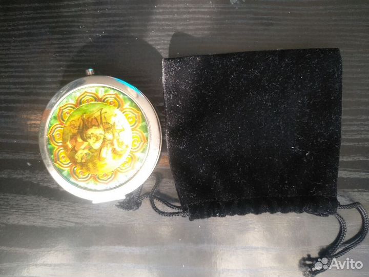 Ручное зеркало в подарочном мешочке