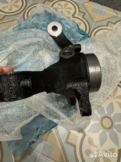Кулак поворотный тайота камри camry 2011-2018