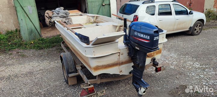 Лодка с мотором и прицепом