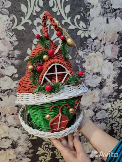 Домик-шкатулка из бумажной лозы