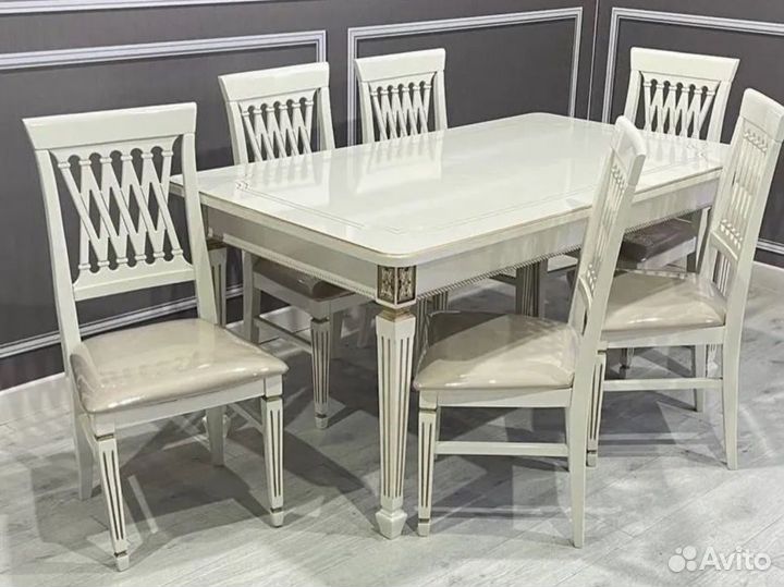 Стол и стулья