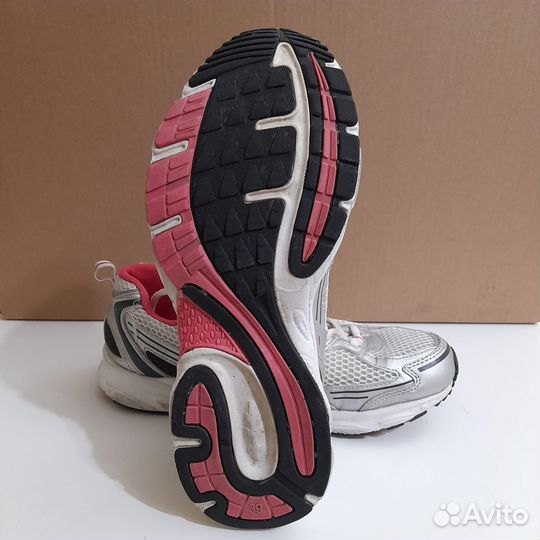 Кроссовки беговые