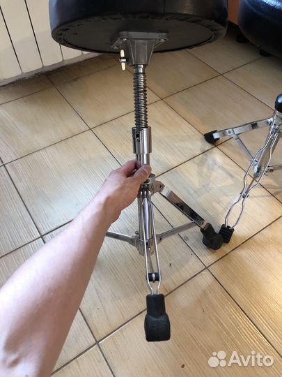 Продам два барабанных стульчика