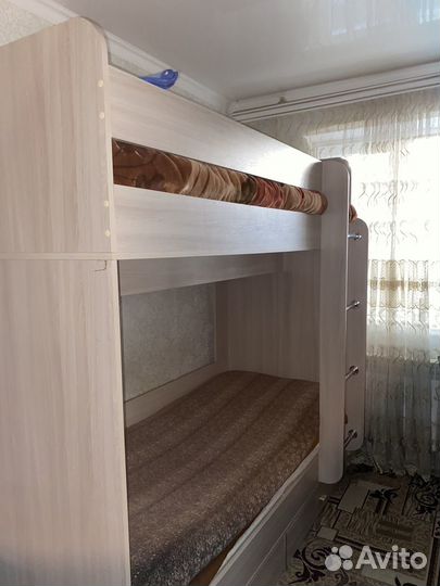 Кровать двухьярусная