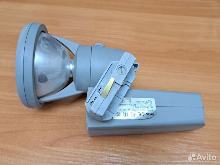 Светильник трековый LUG