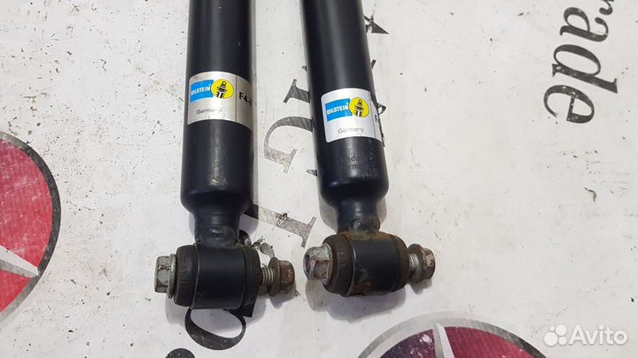 Амортизаторы задние на Mercedes-Benz W210