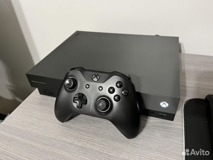 Xbox One X + диск