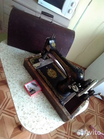 Старинная швейная машина