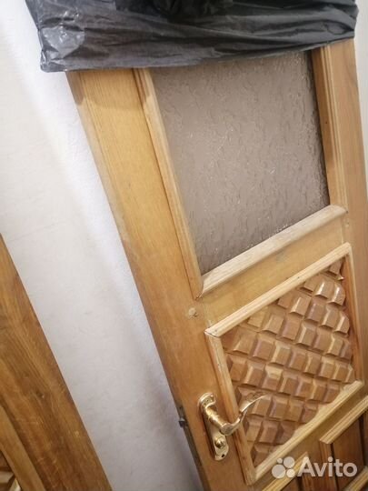 Продам двери б/у массив