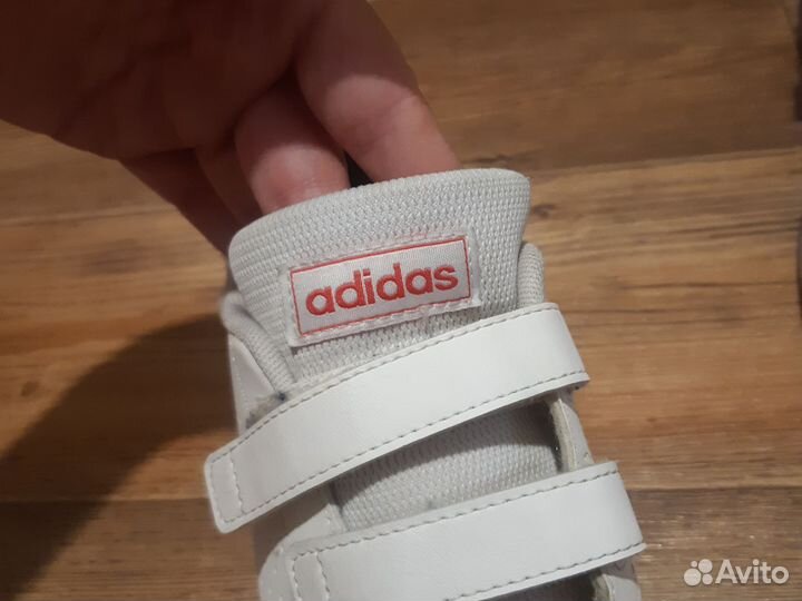 Кроссовки adidas