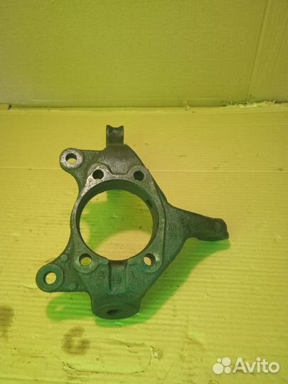 Поворотный кулак левый Тойота 150