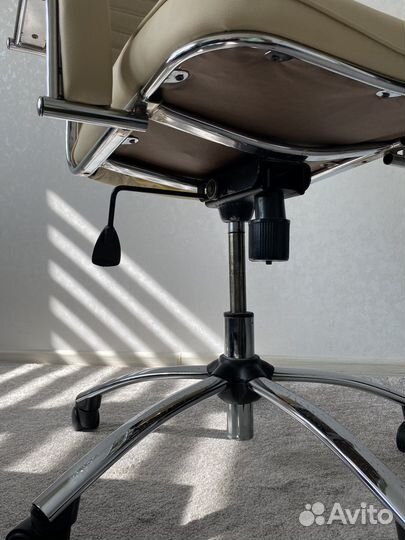 Офисное кресло