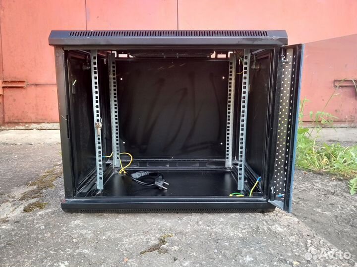 Слаботочный шкаф Hyperline 9U