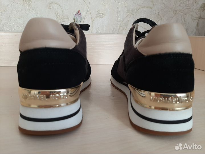 Женские кроссовки Michael Kors