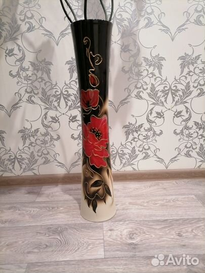 Напольная ваза с цветами