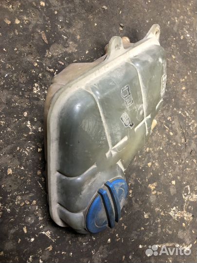 Расширительный бачок Volkswagen Passat B5