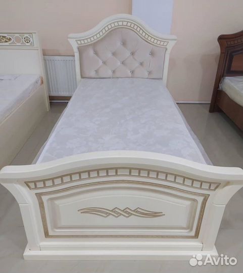 Кровать