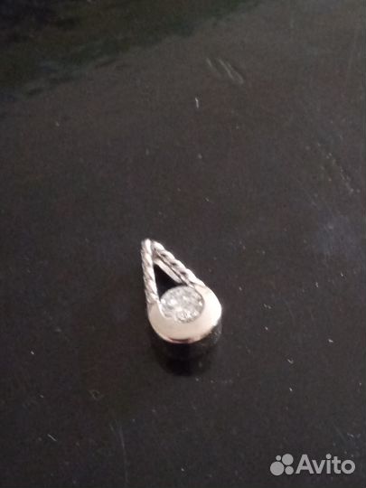 Кулон с бриллиантом