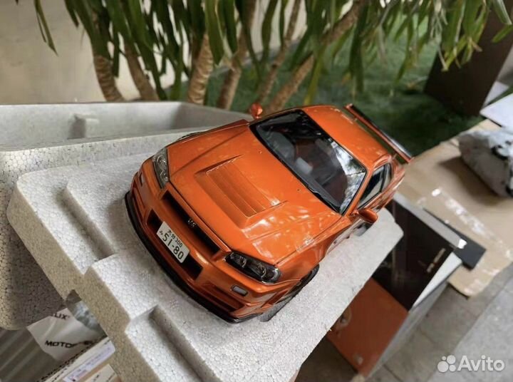 Motorhelix Nissan Skyline GT-R R34 1:18