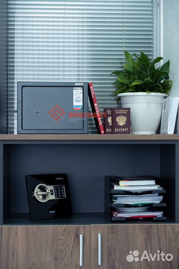 Сейф металлический