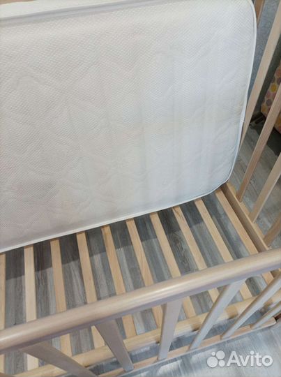 Детская кровать на колесиках