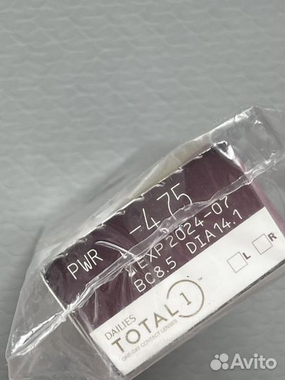 Линзы Alcon Dailies Total 1 новые / -4,75