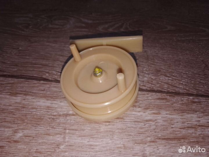 Катушки 2 рыболовные проводочные