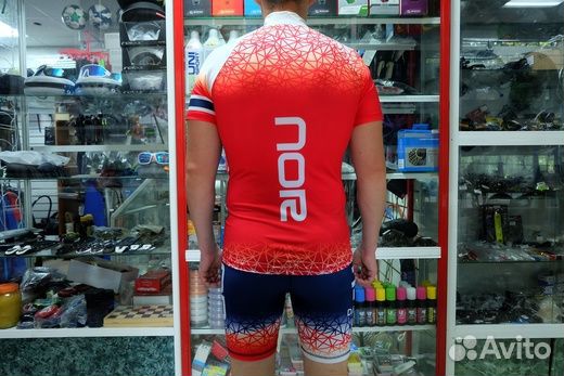 Лыжероллерные гоночные костюмы разных цветов