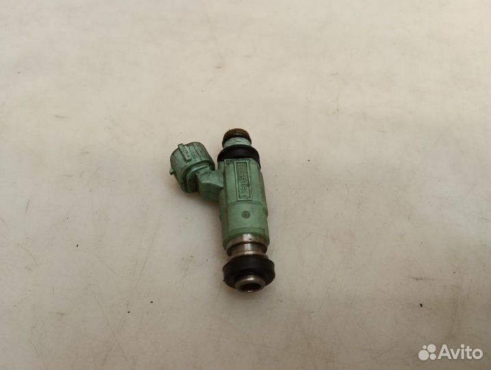 Форсунка топливная Mitsubishi Carisma DA2A 1.8