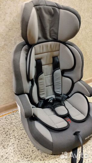 Автомобильное кресло
