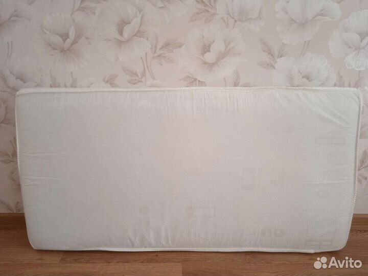 Детская кроватка с маятником