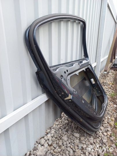 Дверь левая задняя Volkswagen Passat B6