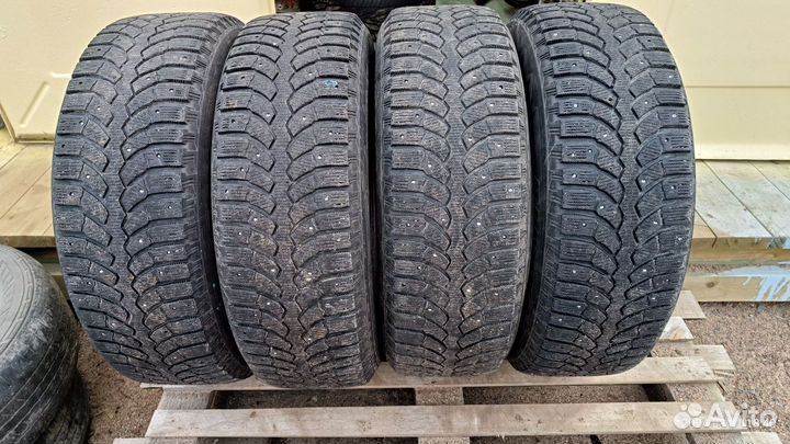 Bridgestone Blizzak Spike-01 235/65 R17 108T
