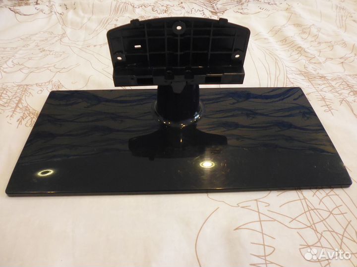 Подставка от Samsung UE32F5000AK с крепежом