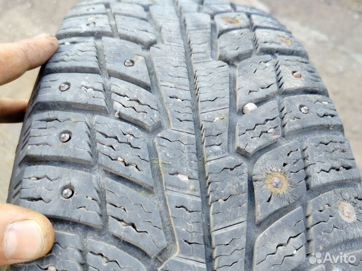 Michelin Agilis X-Ice North 195/65 R15 и 195/65 R15