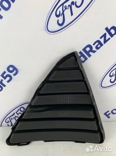 Решетка бампера передняя левая Ford Focus 3 CB8