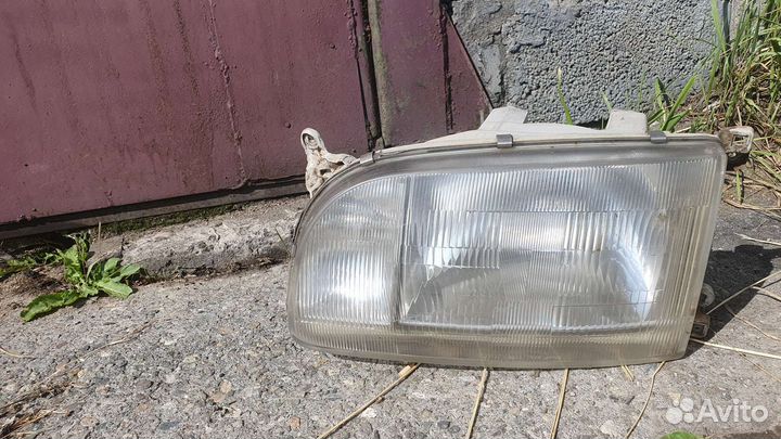 Toyota hiace фара