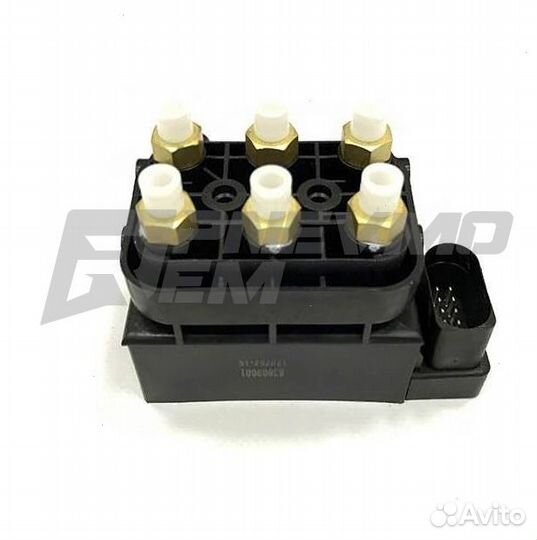 Блок клапанов пневмоподвески Volkswagen Touareg