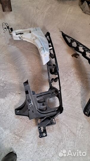 Правый кронштейн крыла и фары бмв х5е70 х6е71