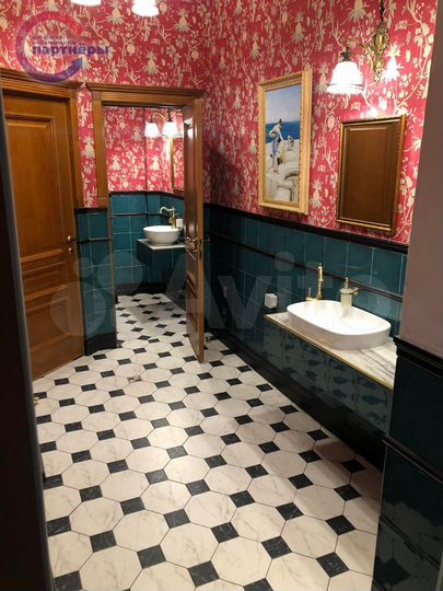 Офис в центре города с парковкой Премиум