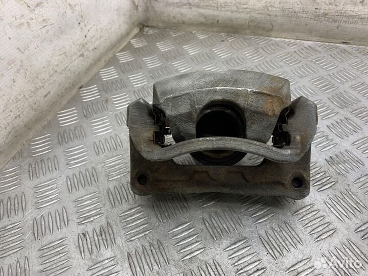 Суппорт тормозной передний правый Lexus Rx300