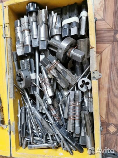 Плашкодержатель,плашки,метчики,воротки