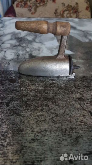 Утюг старинный