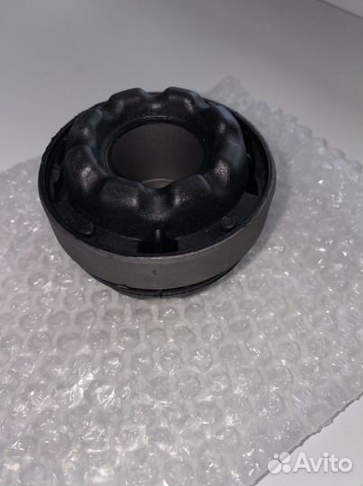 Сайлентблок пневмобаллона на Mercedes W222