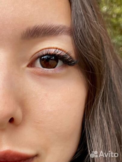 Наращивание ресниц, маникюр и педикюр