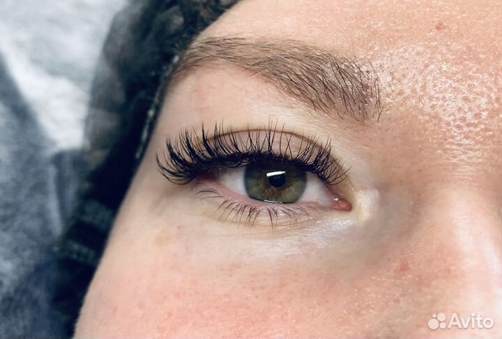 Наращивание ресниц в салоне