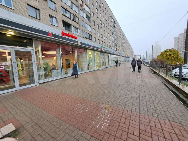 Торговля, салон, бутик у метро 65 м²