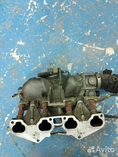 Коллектор, форсунки, дросельная заслонка ниссан
