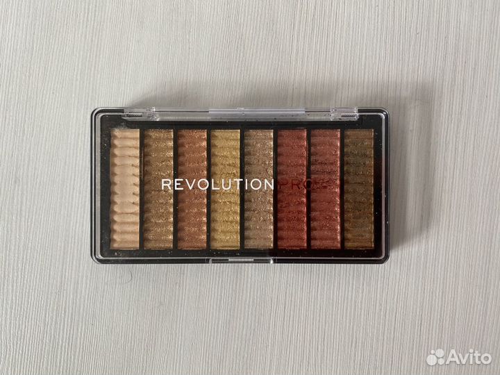 Палетка для глаз Revolution Pro